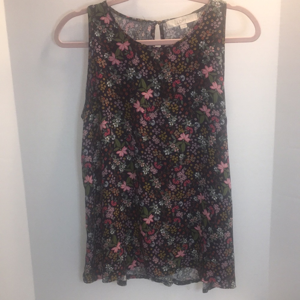 LOFT  TANK TOP SIZE M KEYHOLE CLASP